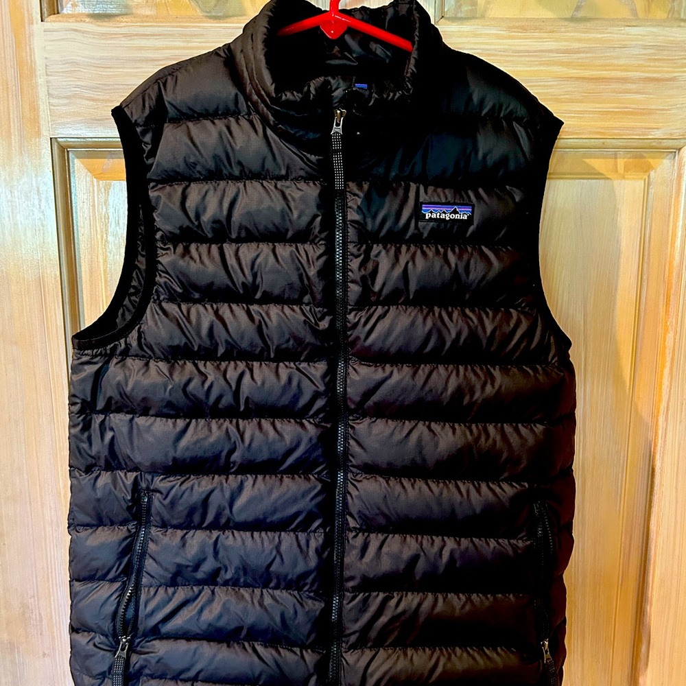 Patagonia black kids vest size XL (14)
